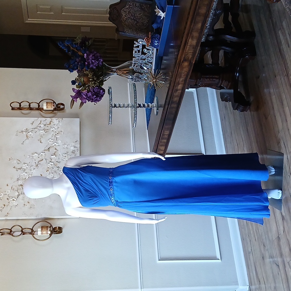 David's Bridal Elegant Blue One-Shoulder Formal Floor-length Gown. Size 4 - Picture 16 of 17